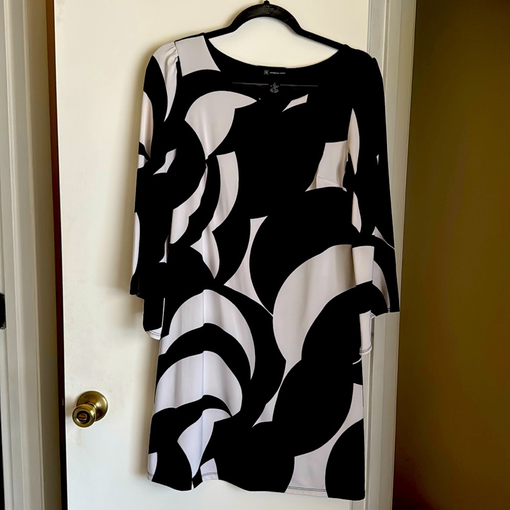 Black an white geo print dress